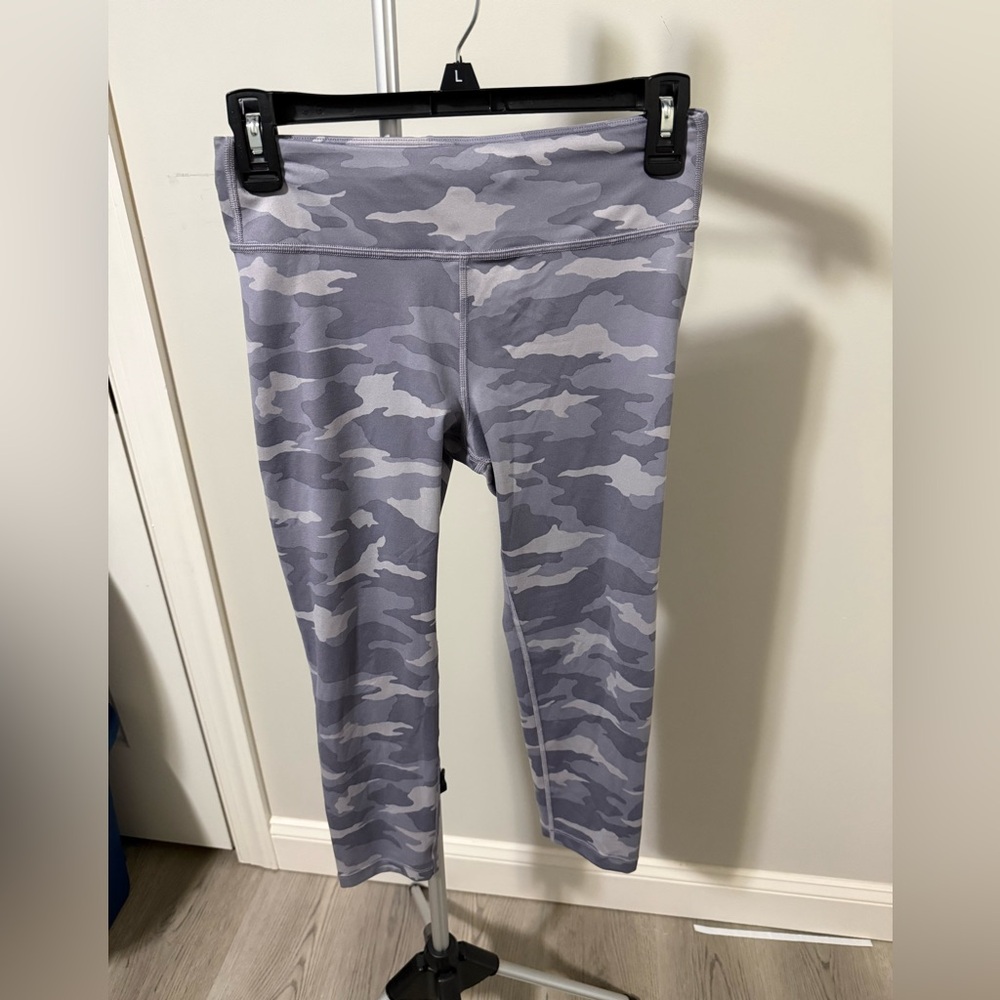 Athleta Girl Camo Capri Leggings XXL 16 Gray Athletic Cropped Pants